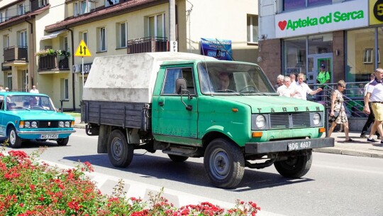 Barwny korowód na rozpoczęcie niedzielnego świętowania