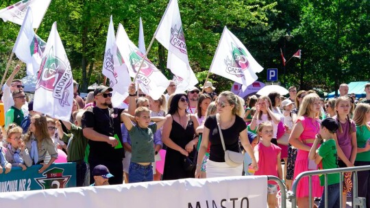 Barwny korowód na rozpoczęcie niedzielnego świętowania