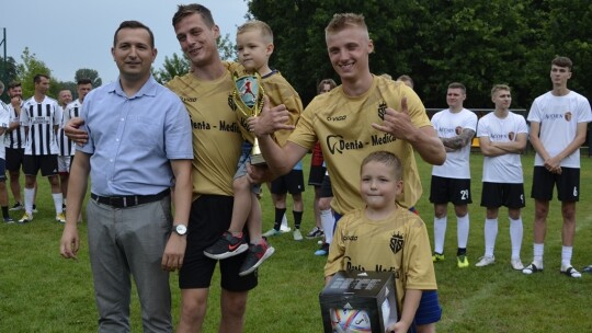 Puchar Wójta Gminy Łaskarzew w rękach Snajpera Sośninka