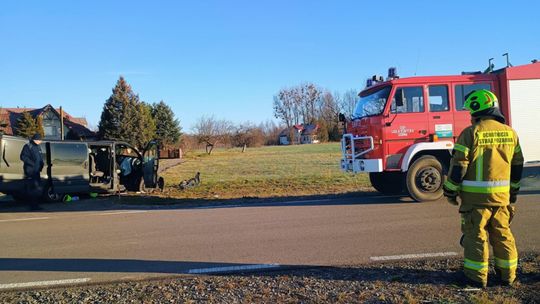 Bus wjechał do rowu. Cztery osoby w szpitalu