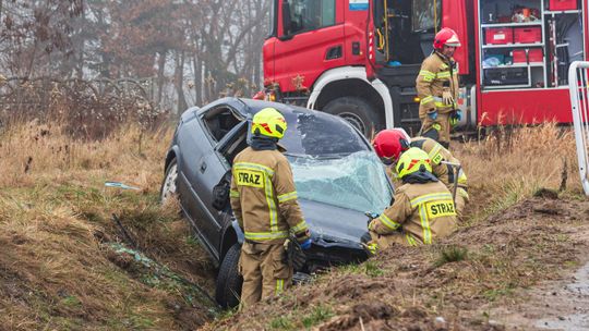 Mroźny poranek. Ślisko na drogach