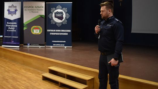 Policjanci edukują młodzież