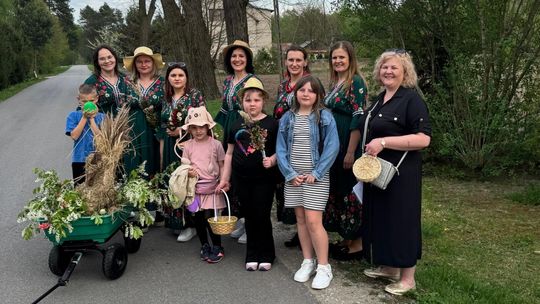 Urzekający śpiew, kogut i dyngusowa tradycja w Jaźwinach