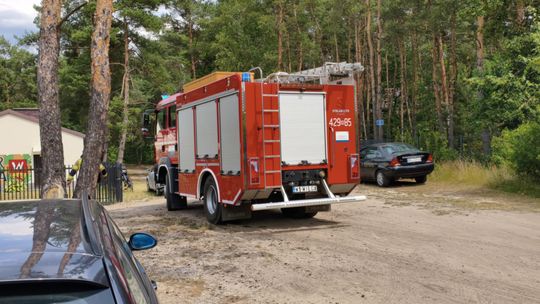 Mężczyzna spadł z drabiny. LPR lądowało na boisku