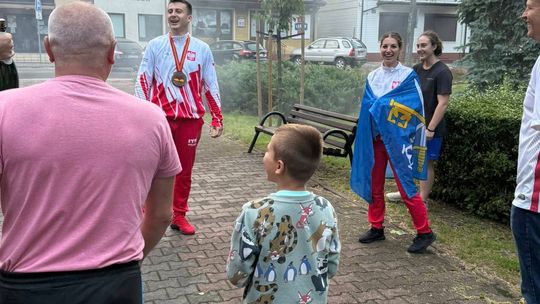 Brąz z Barcelony! Sylwester i Monika Trębińscy powitani w Łaskarzewie jak mistrzowie