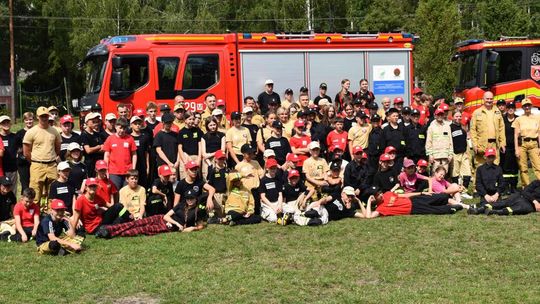 Komendant wojewódzki z wizytą na obozie dla MDP