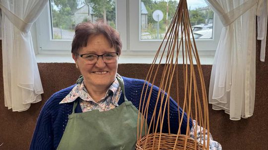 Śladami dawnego rzemiosła, czyli międzypokoleniowe warsztaty wyplatania wikliny w Jaźwinach