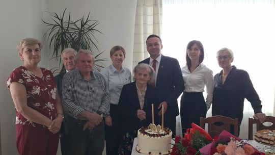 Wyjątkowy jubileusz w gminie Maciejowice – Helena Majek świętowała 100. urodziny