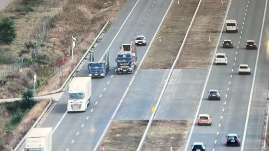 Wyścigi "słoni" w oku drona – policyjna akcja na S17