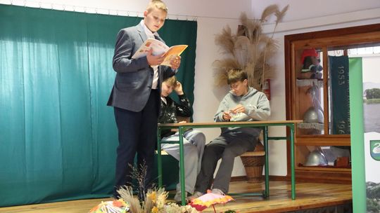 Święto edukacji w Żelechowie. Nauczyciele i dyrektorzy z nagrodami burmistrz