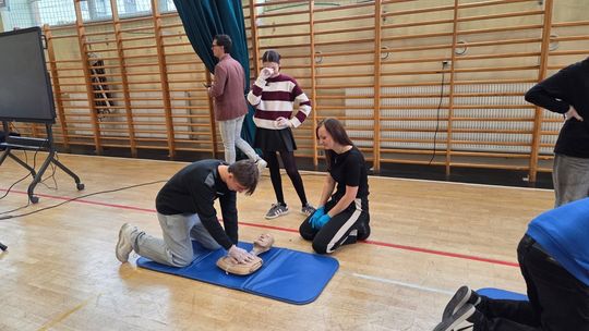 Uczniowie „Dwójki” ratowali życie – Garwolin włączył się w ogólnopolskie bicie rekordu Fundacji WOŚP