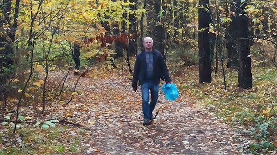 Dla środowiska i dla pamięci” – posprzątali las w Pagórach