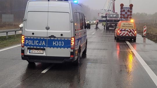 S17 w stronę Lublina zablokowana po awarii naczepy z ładunkiem 28 ton