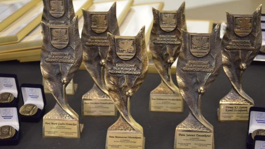 Siedem nowych tytułów „Zasłużony dla Powiatu Garwolińskiego” wręczonych podczas jubileuszowej gali w Miętnem