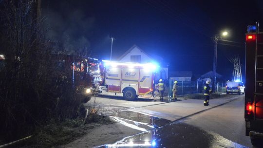 Pożar warsztatu pod Garwolinem. W środku ciężarówka