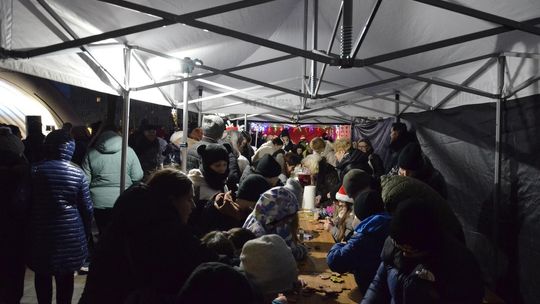 Garwolin w płomieniach dobra! Na Skwer Solidarności Mikołaj zjechał liną! Garwolin w płomieniach dobra! Na Skwer Solidarności Mikołaj zjechał liną!