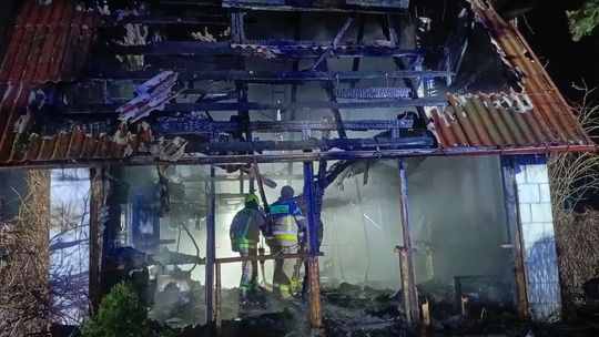 Spłonął domek letniskowy, pożar garażu – dwie interwencje strażaków