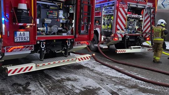 Poranny pożar w kebabie w Pilawie. Trzy zastępy straży w akcji Poranny pożar w kebabie w Pilawie. Trzy zastępy straży w akcji