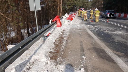 Pijany 20-latek rozbił volvo na DW 801 w Wildze. Miał blisko dwa promile