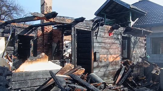 Drewniany dom spalił się doszczętnie