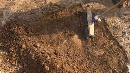 Spór o historyczny bruk przy dawnej pralni w Koszarach. Była kontrola konserwatora