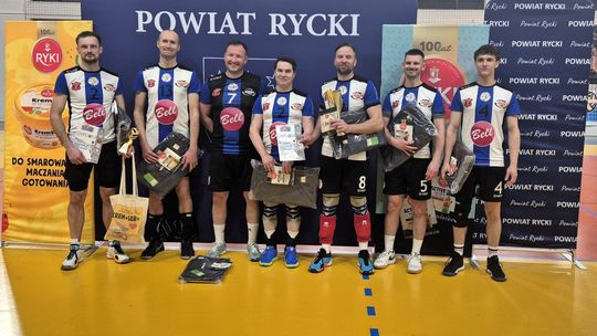 Garwolińskie drużyny na podium Amatorskiej Ligi Siatkówki w Rykach
