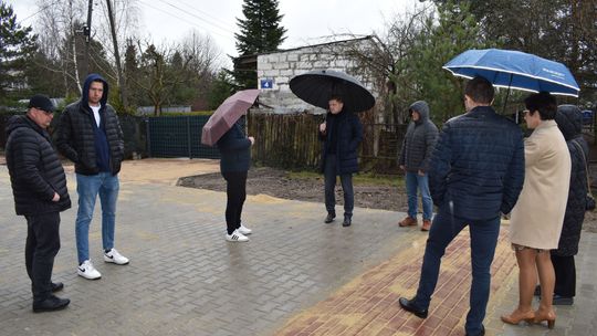 Nowa nawierzchnia i dodatkowe inwestycje. Zakończono prace na ul. Przedszkolnej w Łaskarzewie Nowa nawierzchnia i dodatkowe inwestycje. Zakończono prace na ul. Przedszkolnej w Łaskarzewie