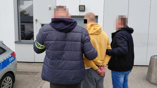 5,5 kg narkotyków i profesjonalna plantacja. 25-latek w rękach policji