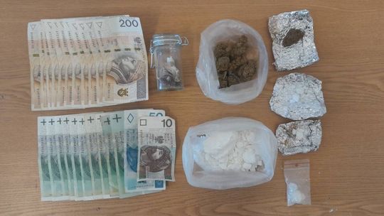Kokaina, marihuana, mefedron i sprzęt do uprawy konopi. Kryminalni zatrzymali dwóch podejrzanych Kokaina, marihuana, mefedron i sprzęt do uprawy konopi. Kryminalni zatrzymali dwóch podejrzanych