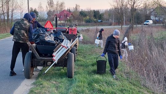 Gmina Łaskarzew zachęca, mieszkańcy działają. Sośninka już posprzątana Gmina Łaskarzew zachęca, mieszkańcy działają. Sośninka już posprzątana