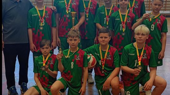 Siatkarze Dwójki wicemistrzami regionu. Górzno z brązem
