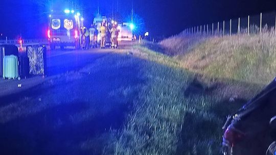 Nocny wypadek na S17. Dwie osoby trafiły do szpitala Nocny wypadek na S17. Dwie osoby trafiły do szpitala