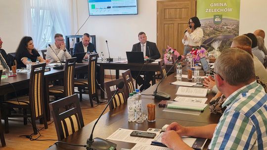 Jednogłośne poparcie dla burmistrz Żelechowa. Krystyna Wieczorkiewicz z absolutorium i wotum zaufania
