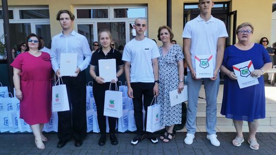 Poznaliśmy prymusów szkół powiatowych. To oni osiągnęli najlepsze wyniki w roku szkolnym 2025/2026