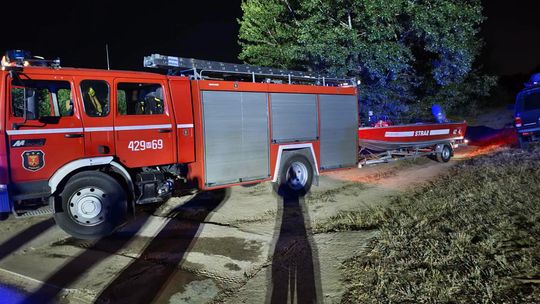 Wołali o pomoc z pontonu
