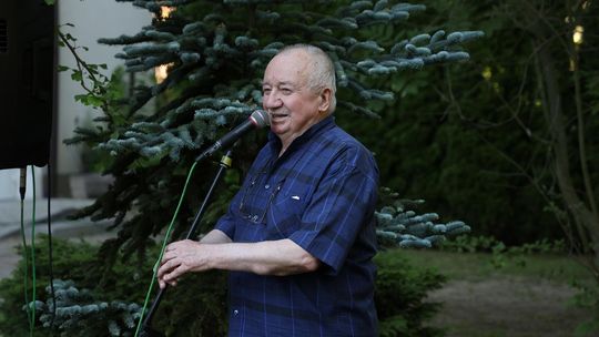 Ognisko muzyczne zakończyło rok szkolny koncertem pod wierzbą