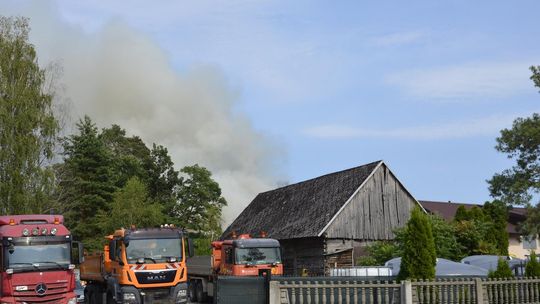 Duży pożar pod Garwolinem. Dym widać z kilku kilometrów