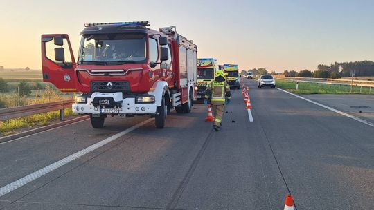 Audi wjechało w tył ciężarówki na S17. Trzy osoby trafiły do szpitala