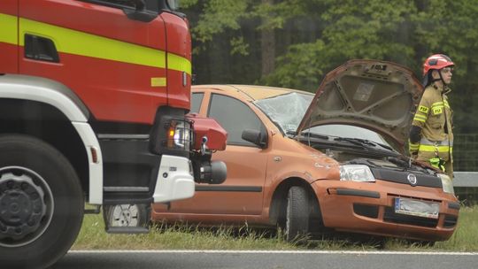 Poranne utrudnienia na S17. Fiat w barierach