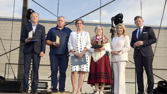 Łaskarzew uhonorował cztery osoby. Rada Miasta nadała tytuły podczas uroczystej sesji