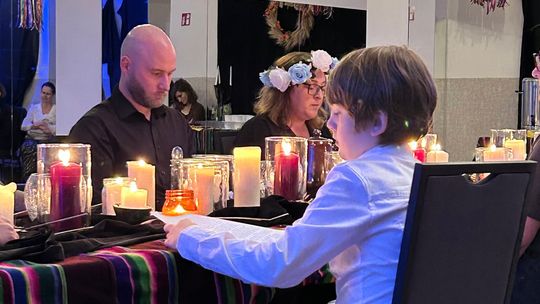 „Dziady” zabrzmiały w Pilawie. Mieszkańcy po raz czternasty włączyli się w Narodowe Czytanie