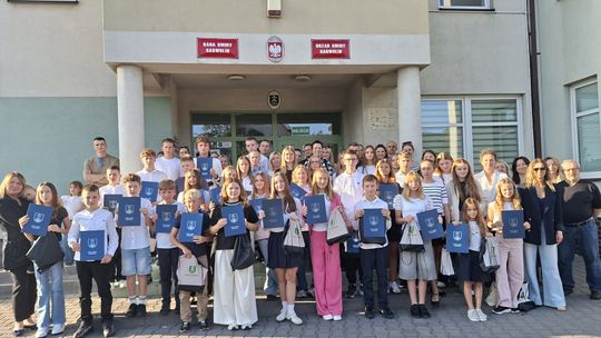 Stypendia Wójta Gminy Garwolin rozdane. Wyróżniono 81 uczniów