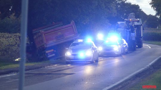 Tragiczny wypadek w Piastowie. Kierowca ciężarówki nie żyje