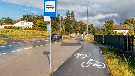 Nowa nawierzchnia i ścieżka rowerowa na DW 807 w Gończycach
