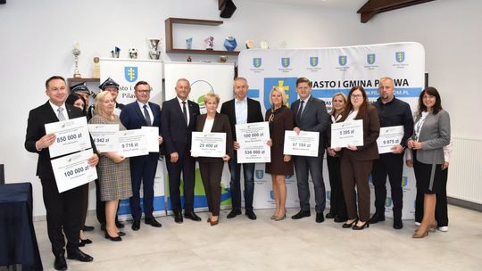 Miliony złotych na bezpieczeństwo i ekologię. Samorządy z powiatu garwolińskiego z dotacjami