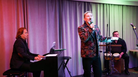 „Cała sala śpiewa z nami”, czyli koncert z quizem w CSiK