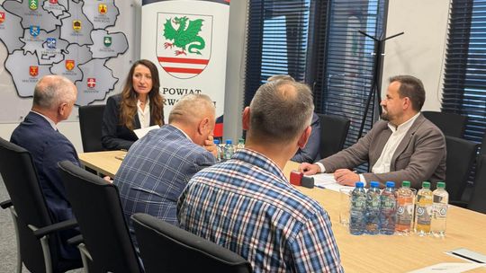 Ponad 4,4 mln zł na przebudowę drogi w Żelechowie. Podpisano umowę