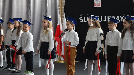 Pierwszoklasiści z Łaskarzewa złożyli ślubowanie. Zostali oficjalnie uczniami